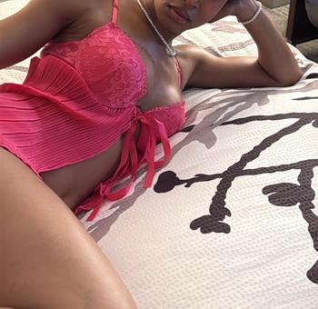 Cattleya, 23  female escort, South Bend